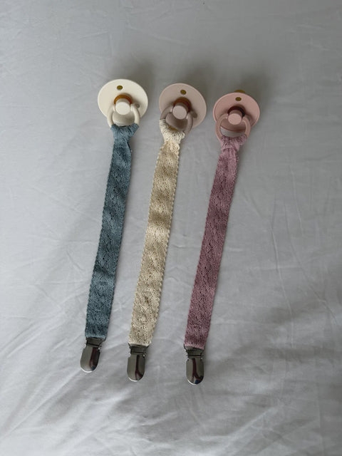 Little Threads Pacifier Clip - Fine Knit Mauve
