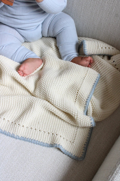 Little Threads Knitted Blanket - Powder Blue Trim